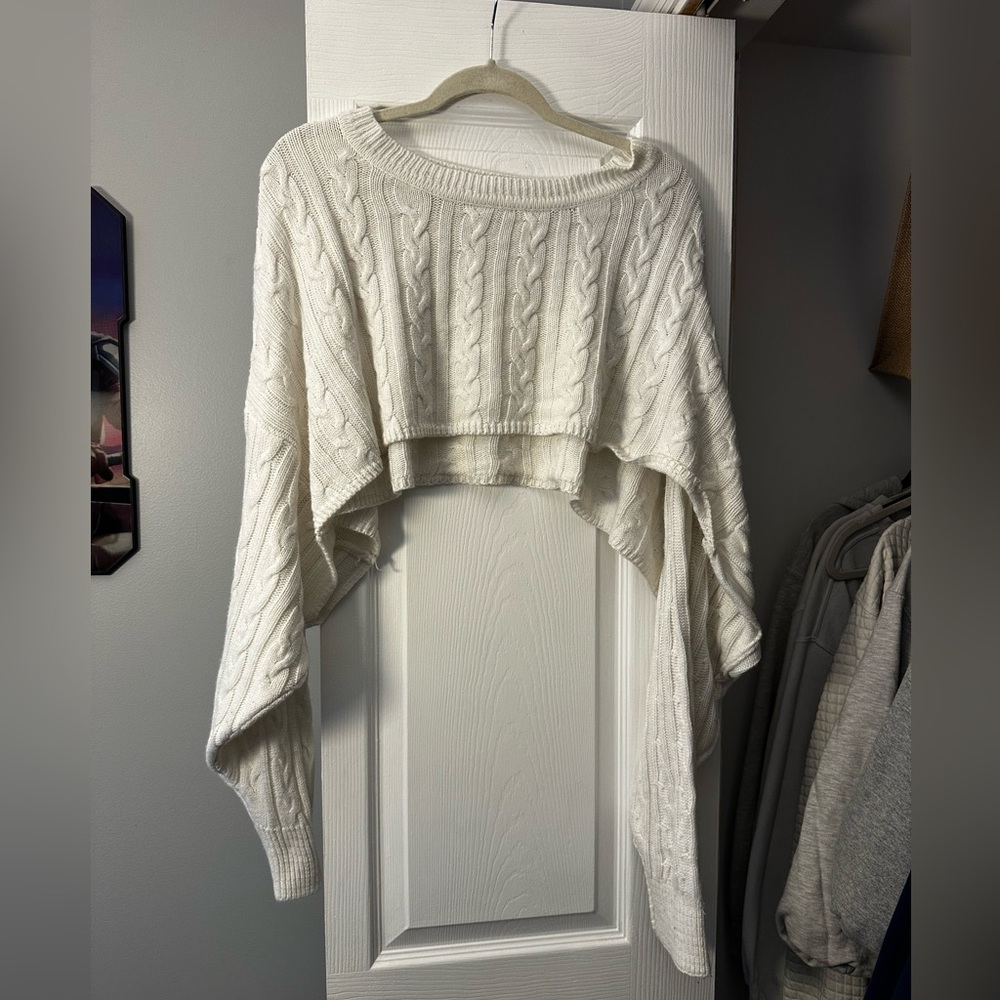 FashionNova cropped white sweater. Small.